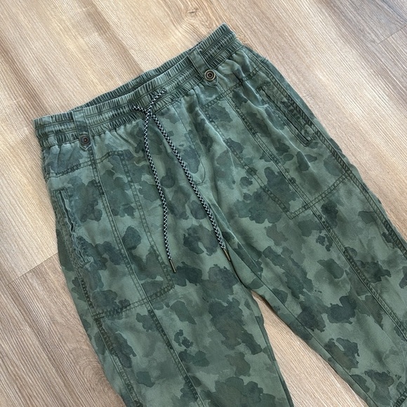 Anthropologie Leda Camouflage Utility Joggers Pants Size Small - Picture 4 of 16